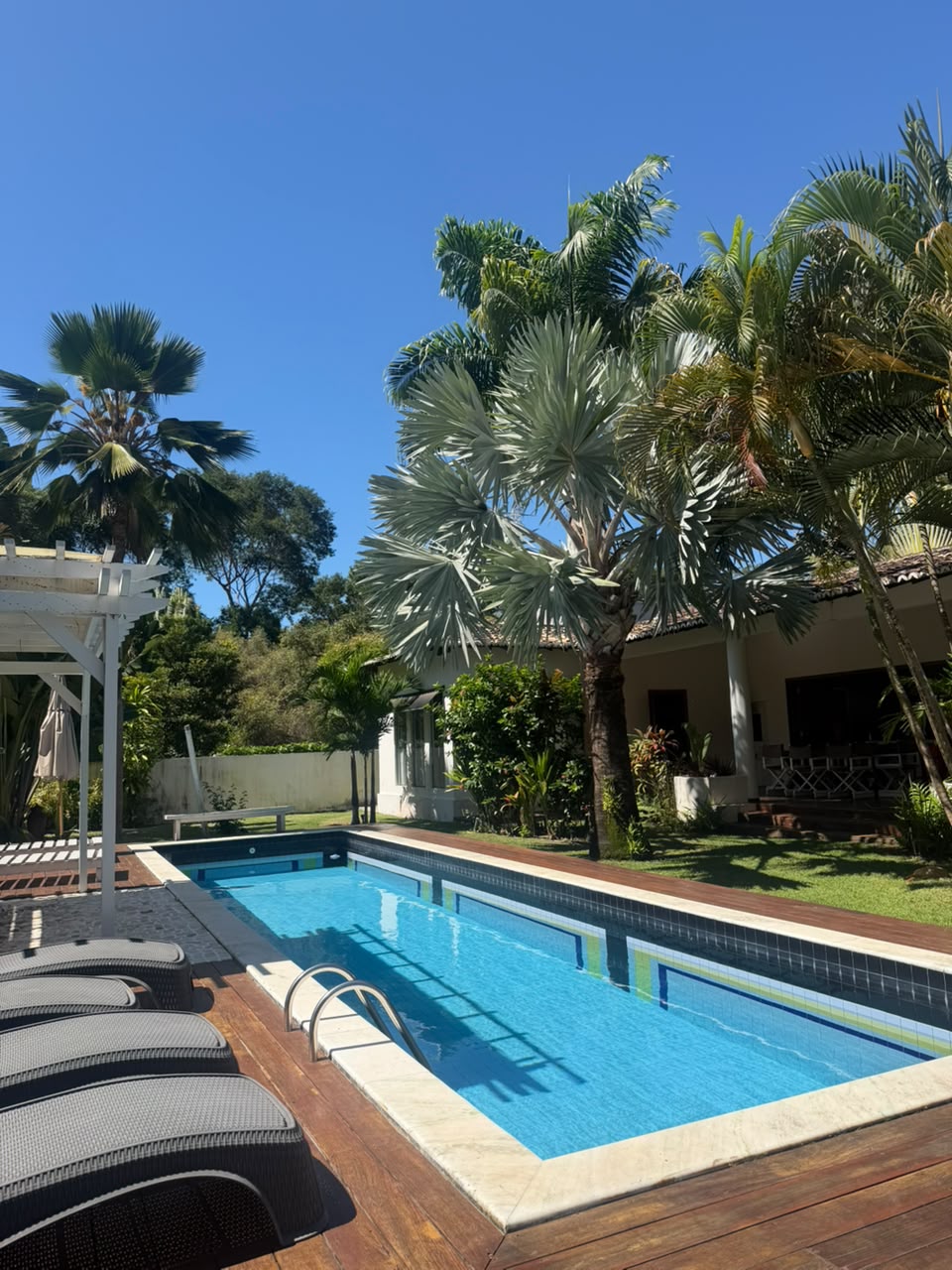Casa Majika, casa da Imersão Experiência Voar em Praia da Pipa, com piscina e coqueiros